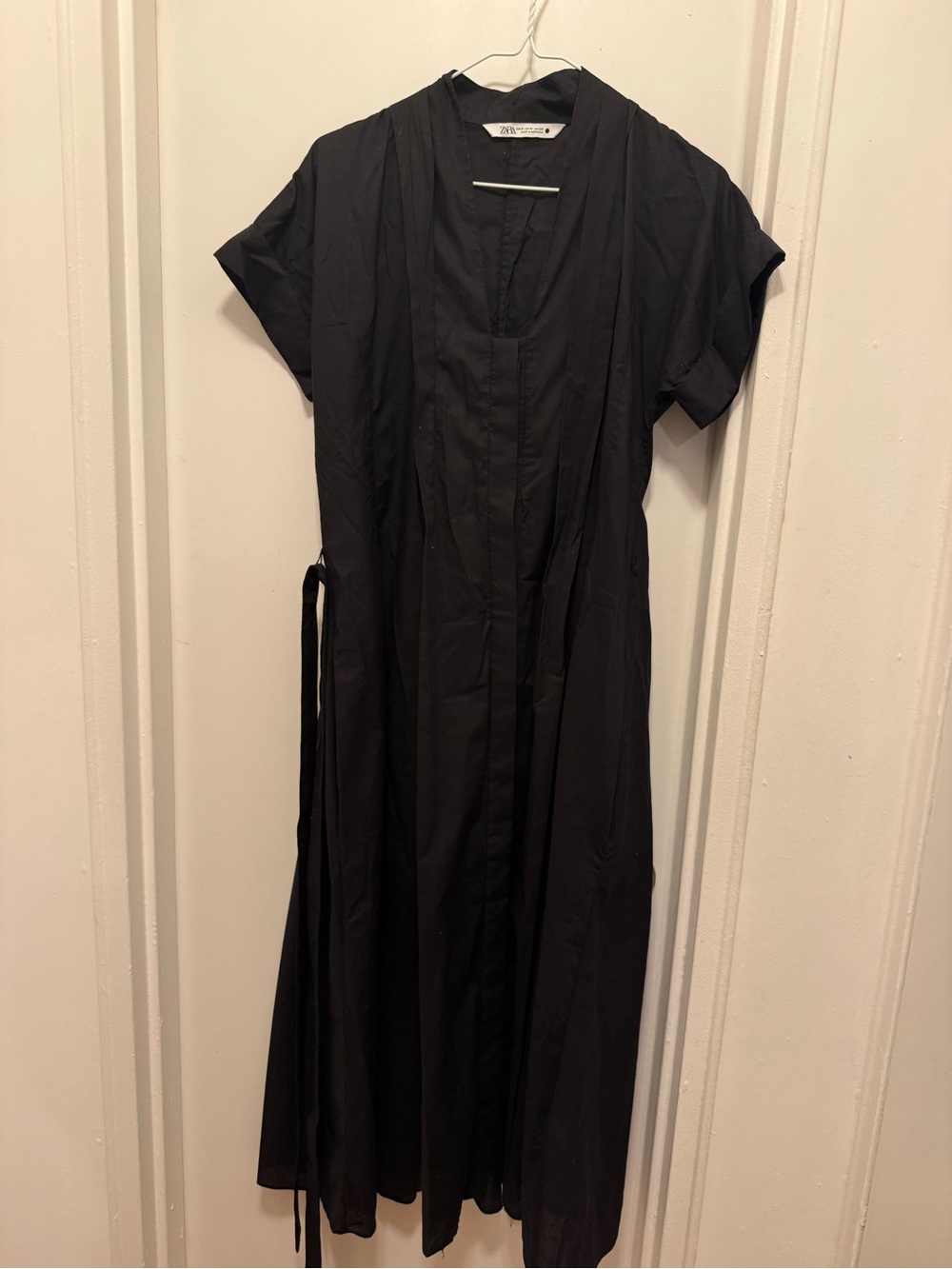 Zara Black V-Neck Panelled Midi Dress - Picture 2 of 3